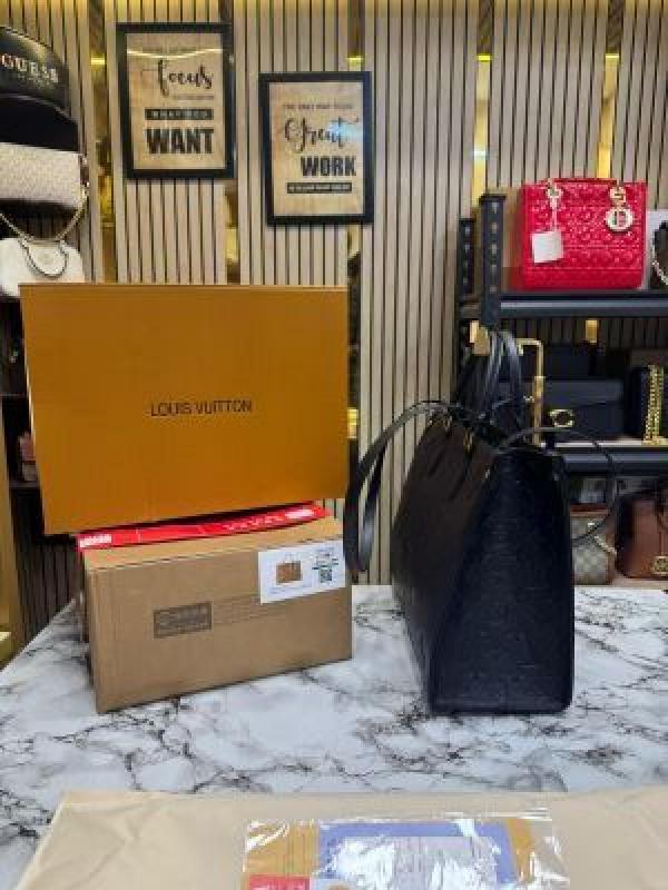 LOUI_S VUITTON ONTHEGO MM EMPREINTE with double og box and dust bag (black) no return