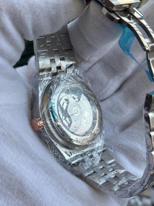 Role_x Land Dweller Automatic Rose Gold W220