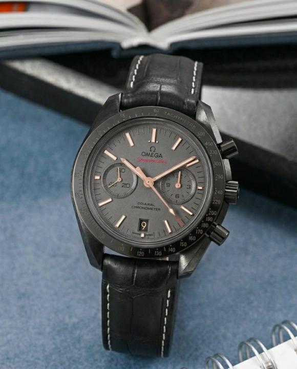 Omeg_a speedmaster dark side of the moon sedna