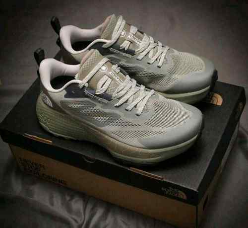 The North facee Altamesa 500 trail Grey Green