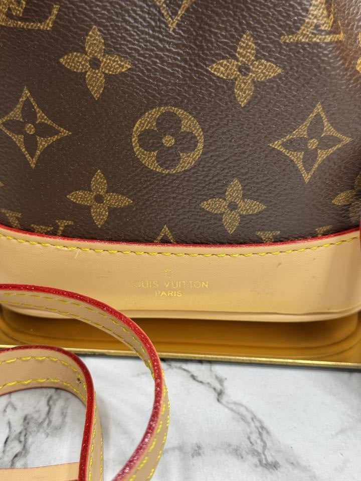 loui_s vuitton nano no  nano bucket bag in monogram canvas with chain strap with og double box and dust bag (m82933)