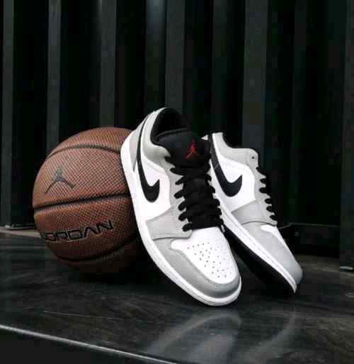 nikee jordan retro 1 low LIGHT SMOKE GREY