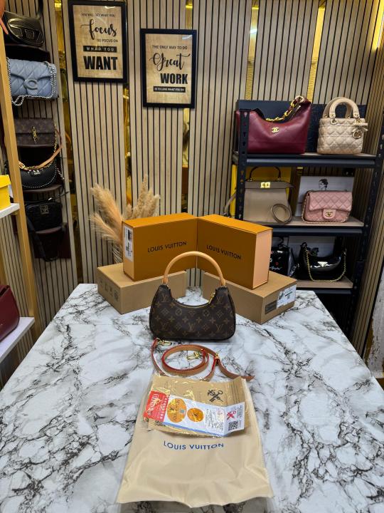 Loui Vuitton Mini Loop Monogram Empreinte Chain Shoulder Bag With Box & Dust Bag (Brown) (M25223)