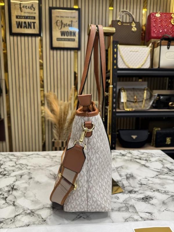 MICHAEL_KORS TOTE BAG WITH BRAND DUST BAG (23011 - BIEGE BROWN)