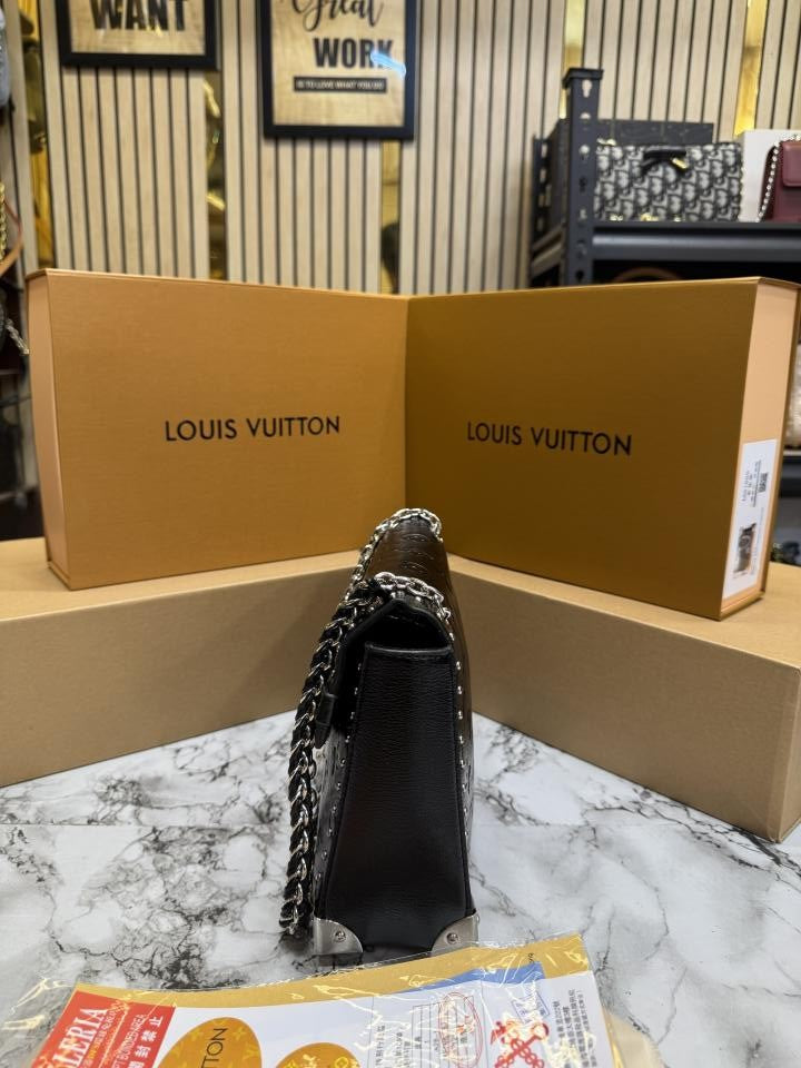 Loui_s Vuitton Pochette Metis Monogram Chain Shoulder Bag (Black)