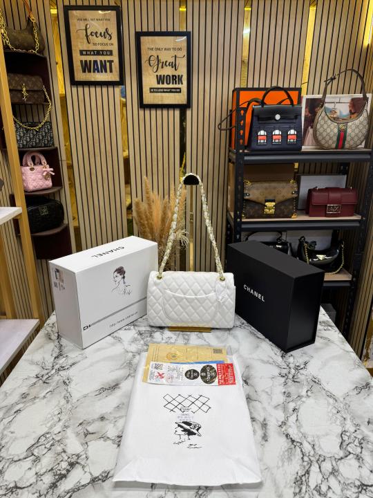 Chane_l Classic Flap Quilted Chain Shoulder Bag With Double Og Box And Dust Bag (6657-White)