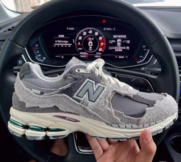 New balancce 2002R Protection Pack Grey 553