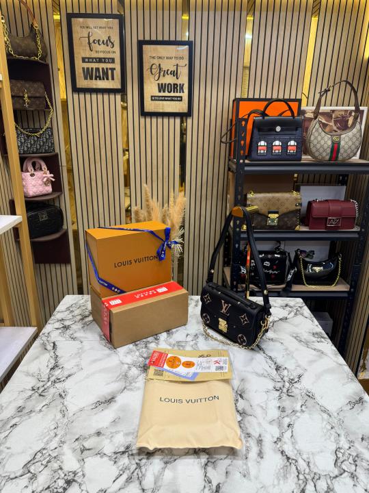 Loui_s Vuitton Pochette Metis Reverse Monogram Mini Bag With Double Og Box And Dust Bag (M24246)