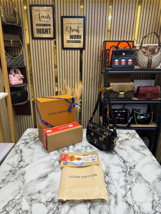Loui_s Vuitton Pochette Metis Reverse Monogram Mini Bag With Double Og Box And Dust Bag (M24246)