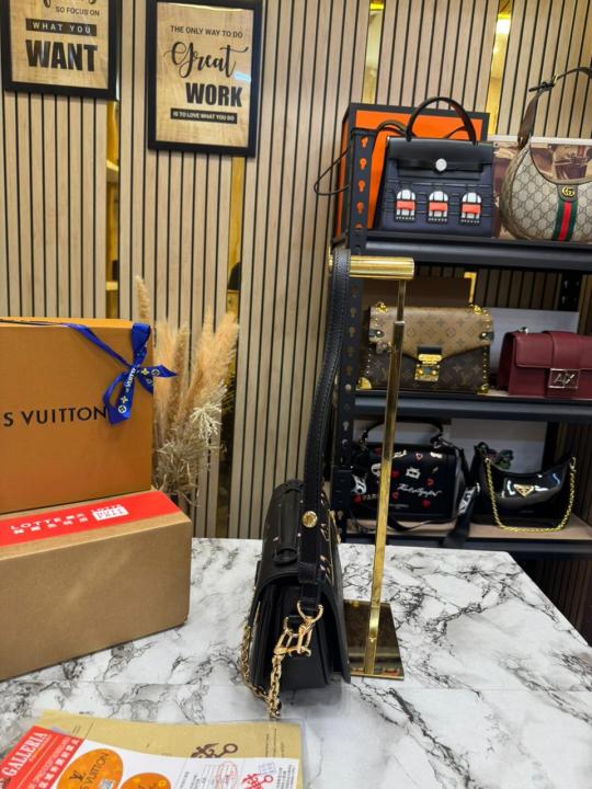 Loui_s Vuitton Pochette Metis Reverse Monogram Mini Bag With Double Og Box And Dust Bag (M24246)