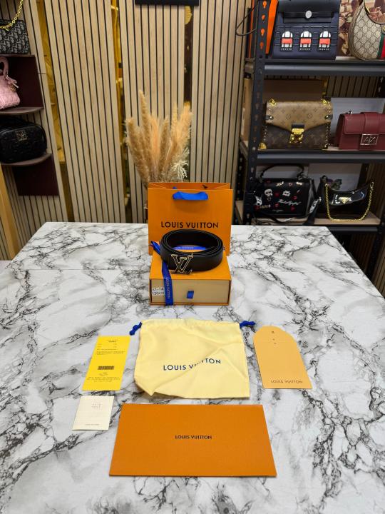 Loui_s Vuitton LV Initials Gold Buckle Premium Leather Belt (41-1)
