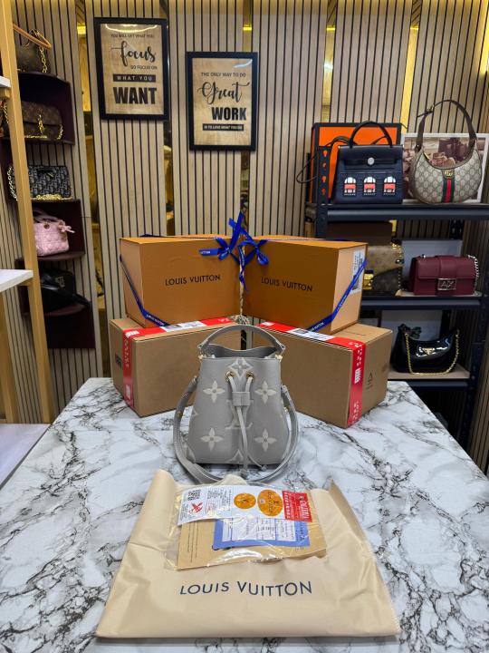 Loui_s Vuitton NeoNoe BB Giant Monogram Leather Bucket Bag (Grey) (M24248)