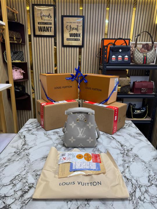 Loui_s Vuitton NeoNoe BB Giant Monogram Leather Bucket Bag (Grey) (M24248)