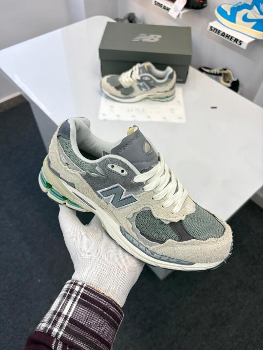 New balancce 2002R Protection Pack Grey 553