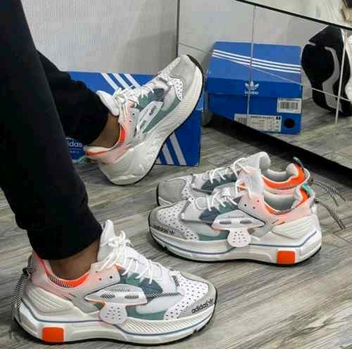 Adidass Sikaige White