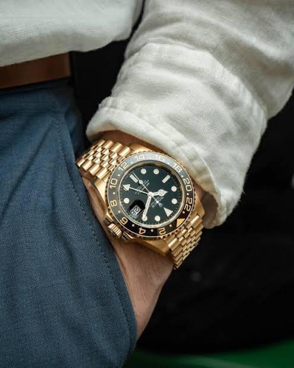 ROLEX_GMT_GOLD_BLACK