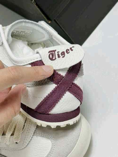 Onitsukaa Tiger Mexico 66 White Grey Berry for her