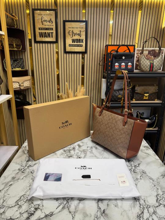 Coac_h City Tote Bag Crafted from Brown Signature Canvas Tote Bag With Box And Dust Bag (361)
