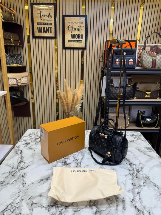 Loui_s Vuitton Monogram Eclipse Speedy Chain Bag (Black-9600)