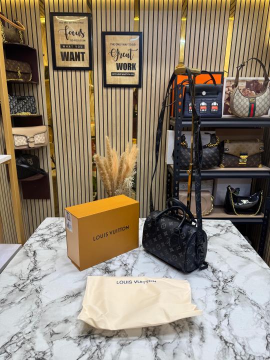 Loui_s Vuitton Monogram Eclipse Speedy Chain Bag (Black-9600)