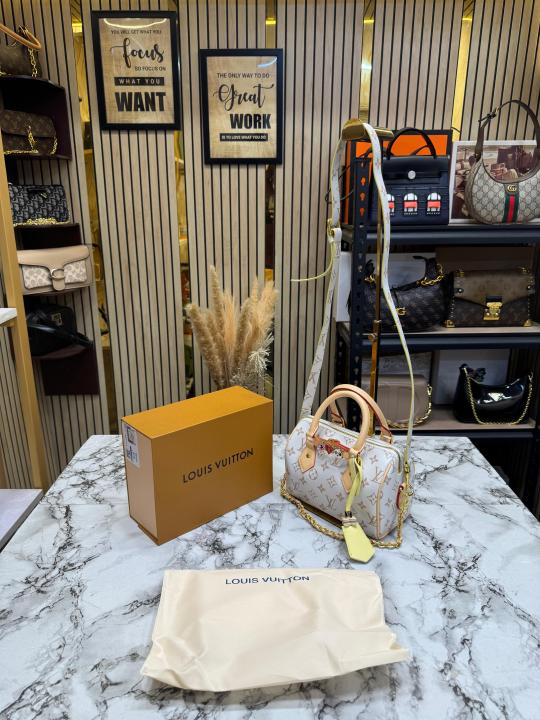 Loui_s Vuitton Monogram Eclipse Speedy Chain Bag (White-9600)