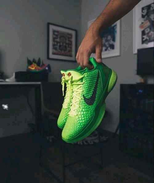 NIIKEE KOBE 6 PROTRO GRINCH