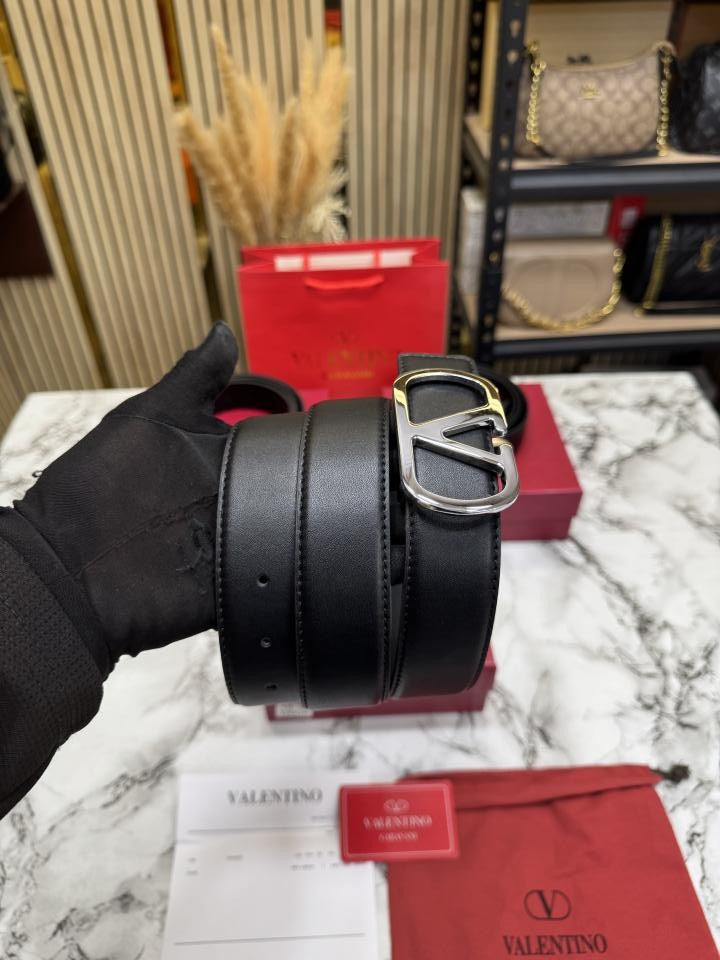 Valentino_Garavani_VLogo_Buckle_Signature_Belt_In_Antique_Brass_Finish_(18-3)