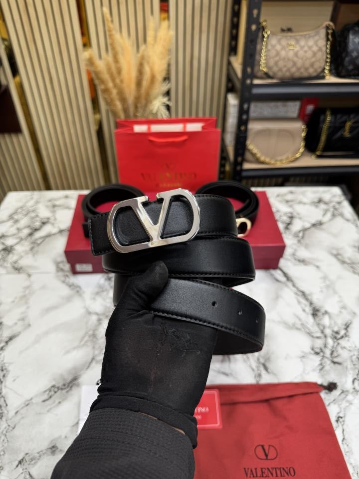 Valentino_Garavani_VLogo_Buckle_Signature_Belt_In_Antique_Brass_Finish_(18-3)