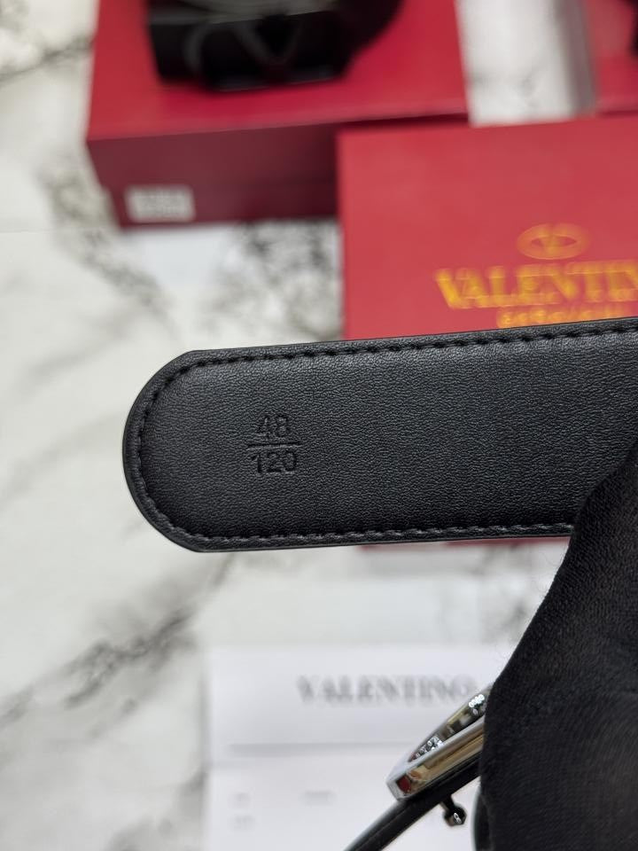 Valentino_Garavani_VLogo_Buckle_Signature_Belt_In_Antique_Brass_Finish_(18-3)