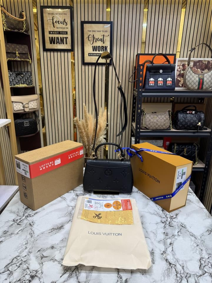 Loui_s vuitton madeleine bb luxury  handbag with og double box packing premium quality product (m23678 -black)