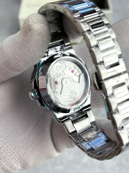 Patek Philipp_e Nautilus