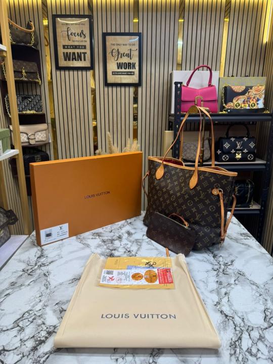 Loui_s Vuitton Neverfull Premium Quality Tote Bag With Box And Dust Bag (Brown monogram)