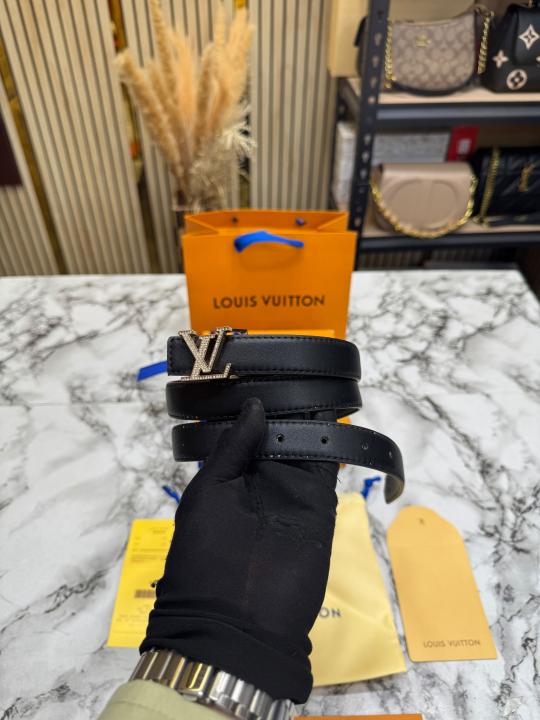 Loui_s Vuitton LV Initials Gold Diamond Buckle Premium Leather Belt (6)