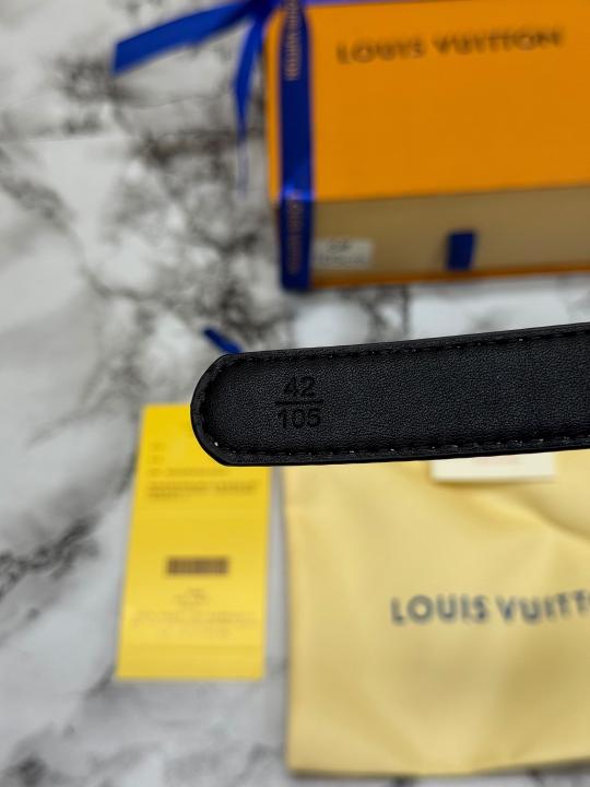 Loui_s Vuitton LV Initials Gold Diamond Buckle Premium Leather Belt (6)