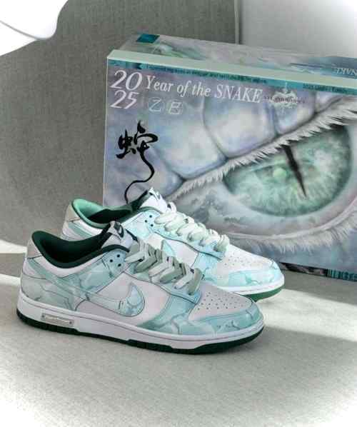 Nikee Dunk Low Year Of Snake