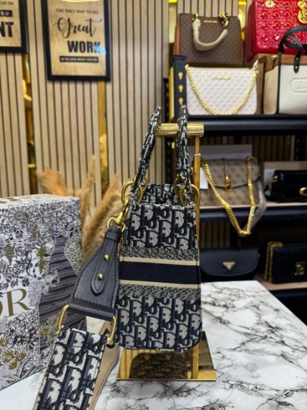 Christian_Dior_Lady_Oblique_Canvas_Premium_Quality_(Black-0889)