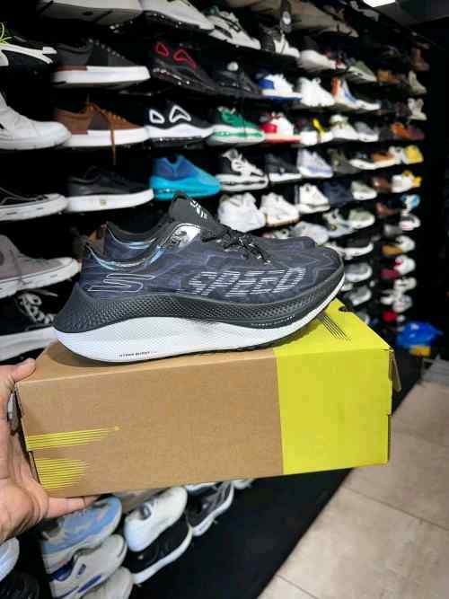 SKECHERSS GO RUN SPEED BEAST BLACK