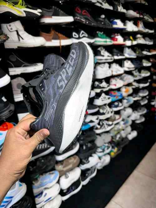 SKECHERSS GO RUN SPEED BEAST BLACK