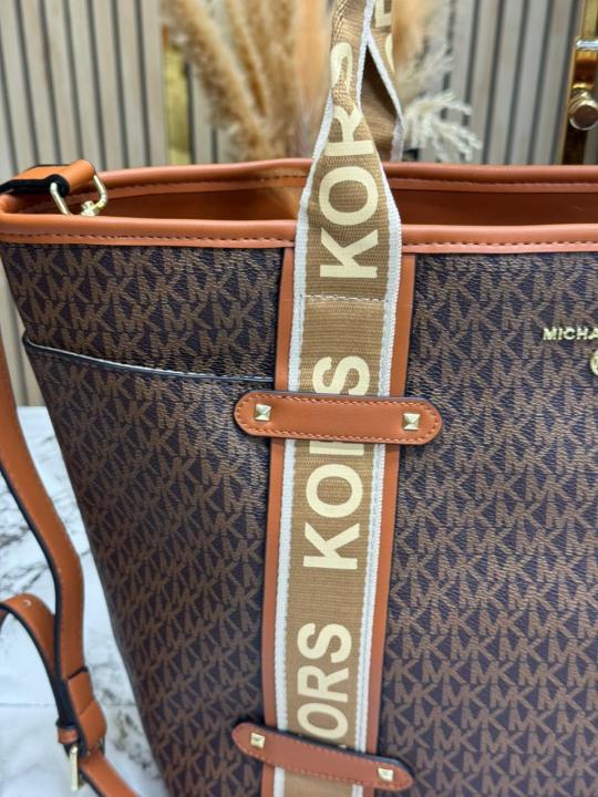MICHAEL KOR_S MAEVE SIGNATURE LOGO SMALL CONVERTIBLE OPEN TOTE WITH DUST BAG (BROWN) (V-22314)