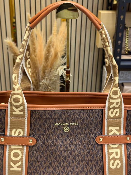 MICHAEL KOR_S MAEVE SIGNATURE LOGO SMALL CONVERTIBLE OPEN TOTE WITH DUST BAG (BROWN) (V-22314)