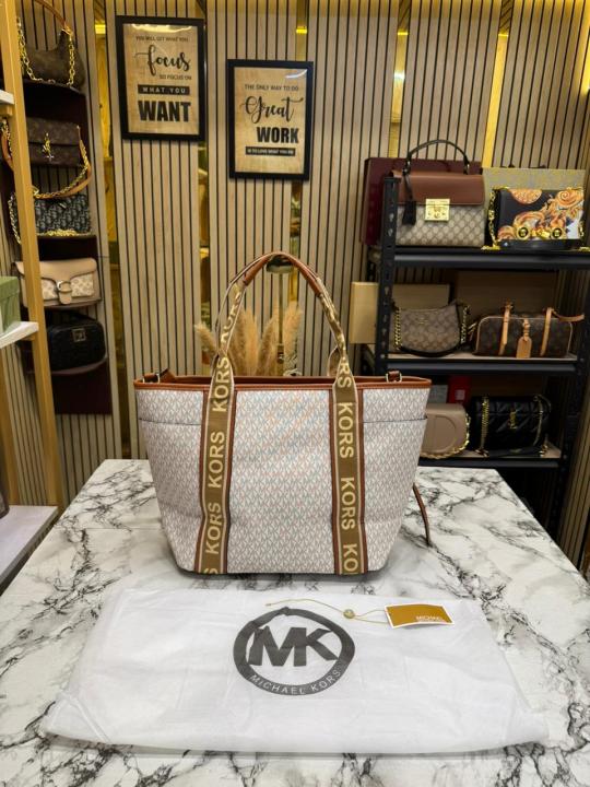 MICHAEL KOR_S MAEVE SIGNATURE LOGO SMALL CONVERTIBLE OPEN TOTE WITH DUST BAG (BIEGE BROWN) (V-22314)