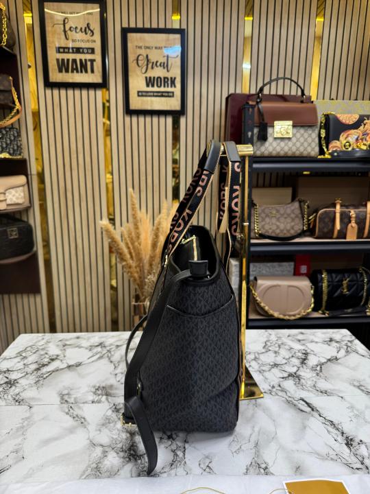 MICHAEL KOR_S MAEVE SIGNATURE LOGO SMALL CONVERTIBLE OPEN TOTE WITH DUST BAG (BLACK) (V-22314)