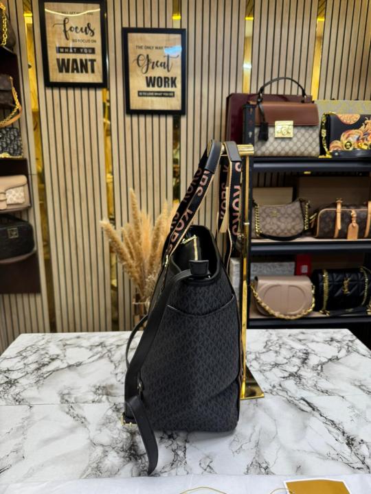MICHAEL KOR_S MAEVE SIGNATURE LOGO SMALL CONVERTIBLE OPEN TOTE WITH DUST BAG (BLACK) (V-22314)