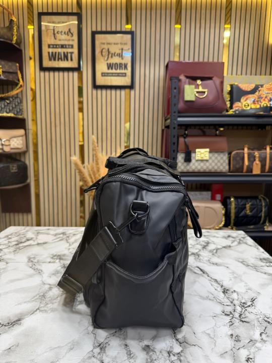 Calvin Klei_n Premium Travel Duffle Bag in Matte Black (Z0866)