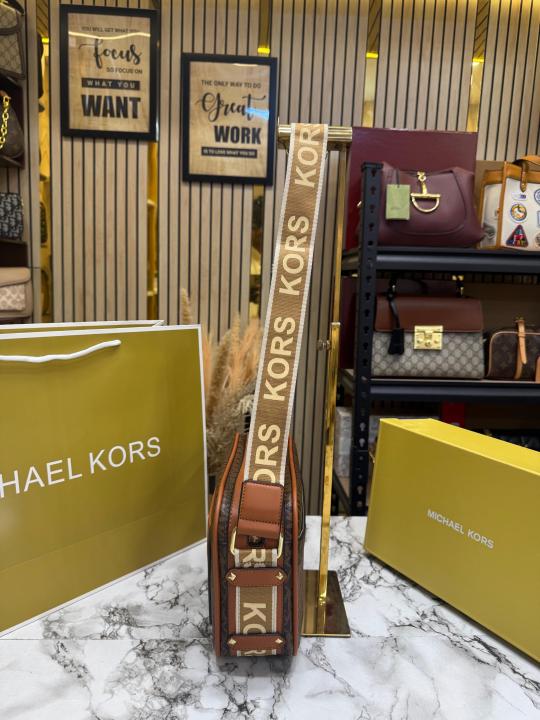 Michael Kor_s Maeve Shoulder Bag With Box  And Dust Bag Including Carry Bag (Brown)