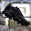 nikee  air vapormax plus  TRIPLE BLACK