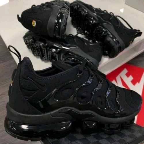 nikee  air vapormax plus  TRIPLE BLACK