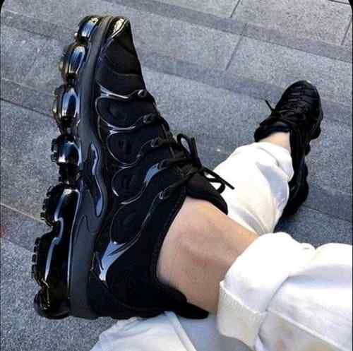 nikee  air vapormax plus  TRIPLE BLACK