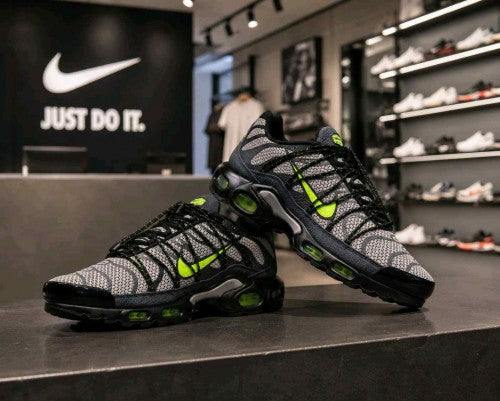 Nikee Airmax Plus Utility Tan Volt