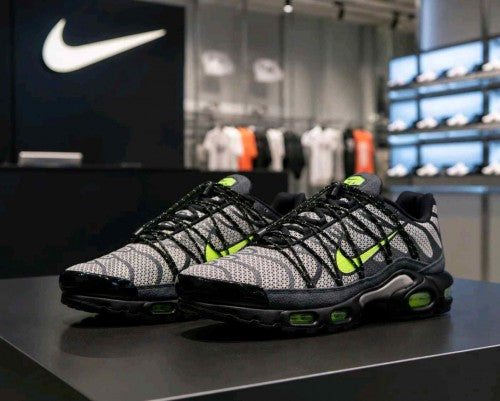Nikee Airmax Plus Utility Tan Volt